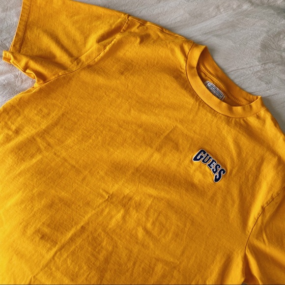 🌱 SOLD 🌱 Yellow Guess Tshirt - Picture 1 of 4